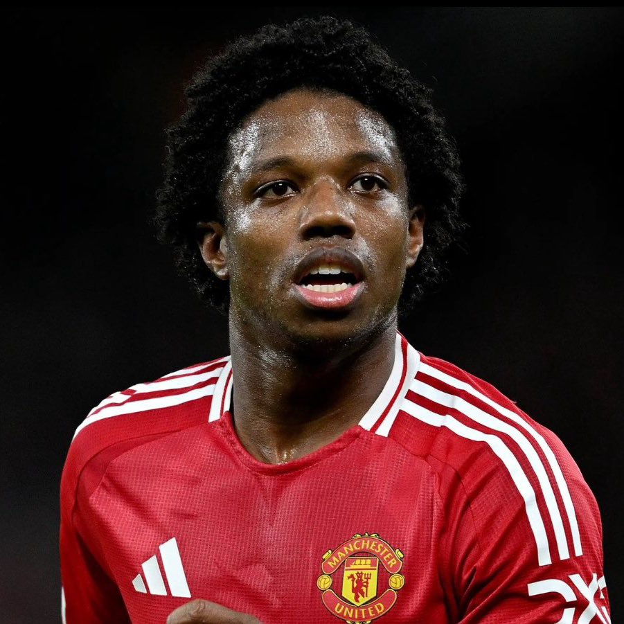 Terryklexiz's tweet photo. 🚨🦅 Des négociations sont actuellement en cours et progressent entre Benfica et Manchester United pour Tyrell Malacia.
Malachie a accepté de rejoindre Benfica en prêt, les clubs étant en pourparlers avancés pour sceller les détails de l'accord.
✍️ #TFUpdatesWithTerry https://t.co/TwPMiBjKnm