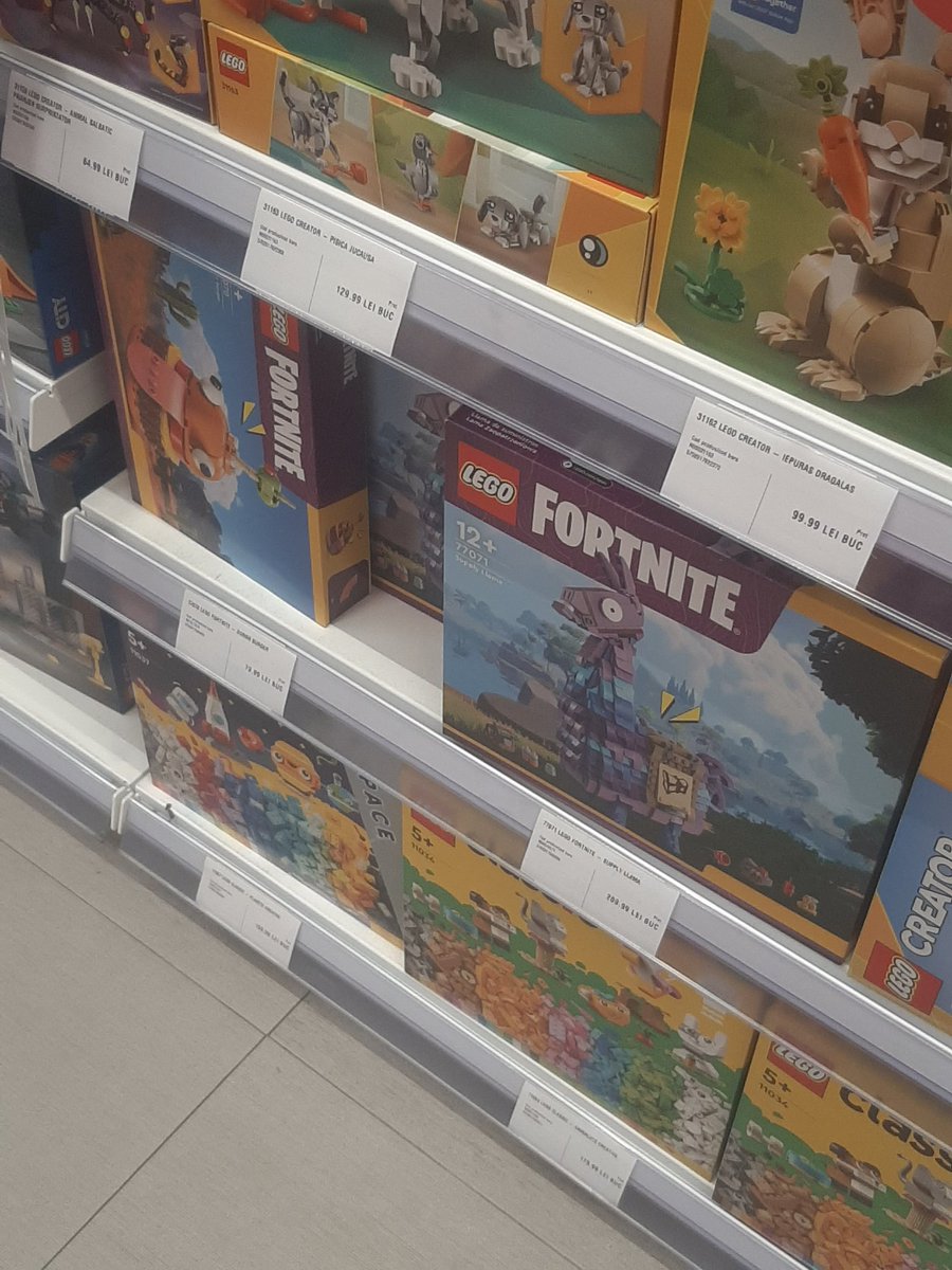OMGOMGOMGOMGOMGOMGOMG!!!! AT A RANDOM TOY STORE! and i dont even have enough money for the burger, I NEED MONEY IN MY CARD ASAP!!!!