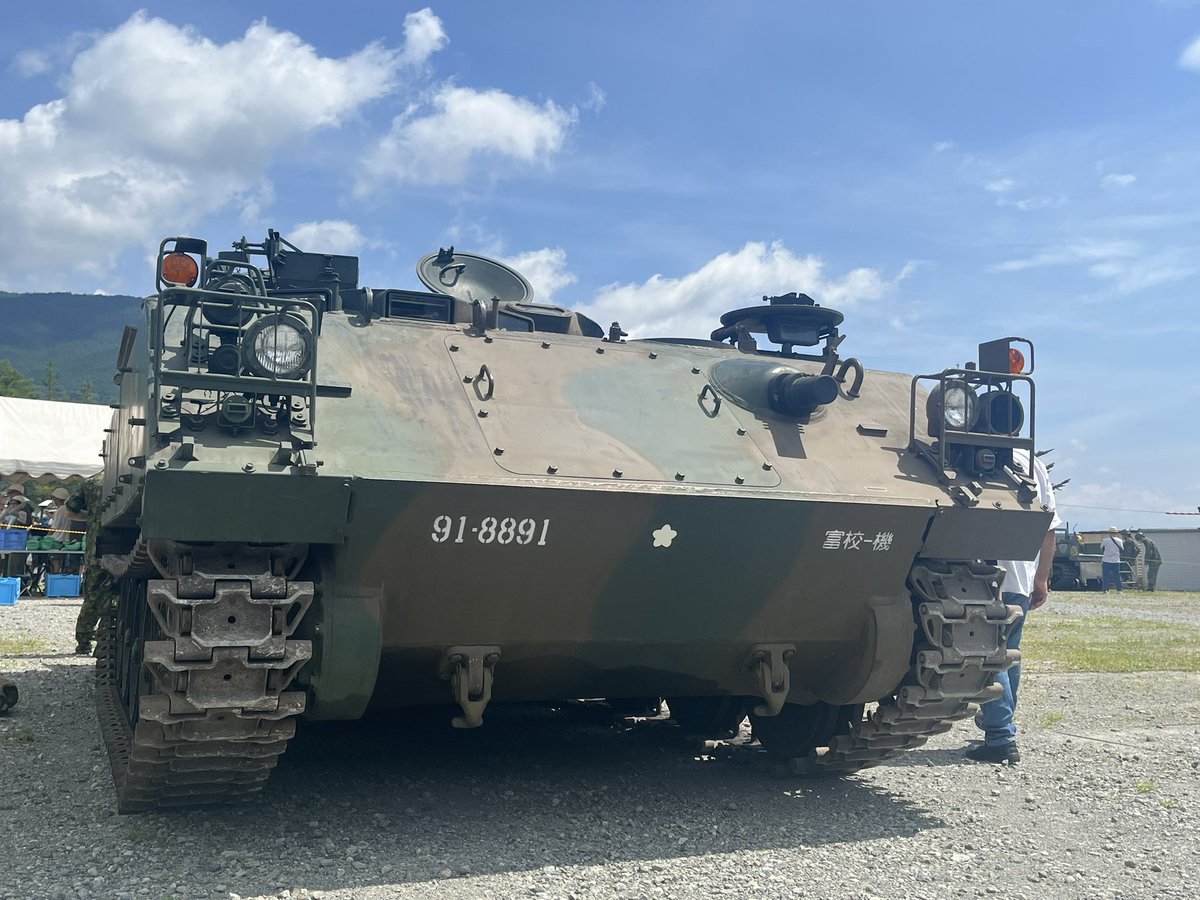 迷彩色 73式装甲車 モデル 現状渡し 73式装甲車 [ 73APC ] 陸上自衛隊 水陸両用装甲車 AAV7 と連携