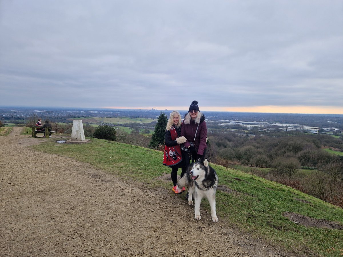 mel_mitch's tweet photo. Pre birthday walk with Nick &amp; Bee @Yukonbee @petitangelot https://t.co/2NM8v9VmKv