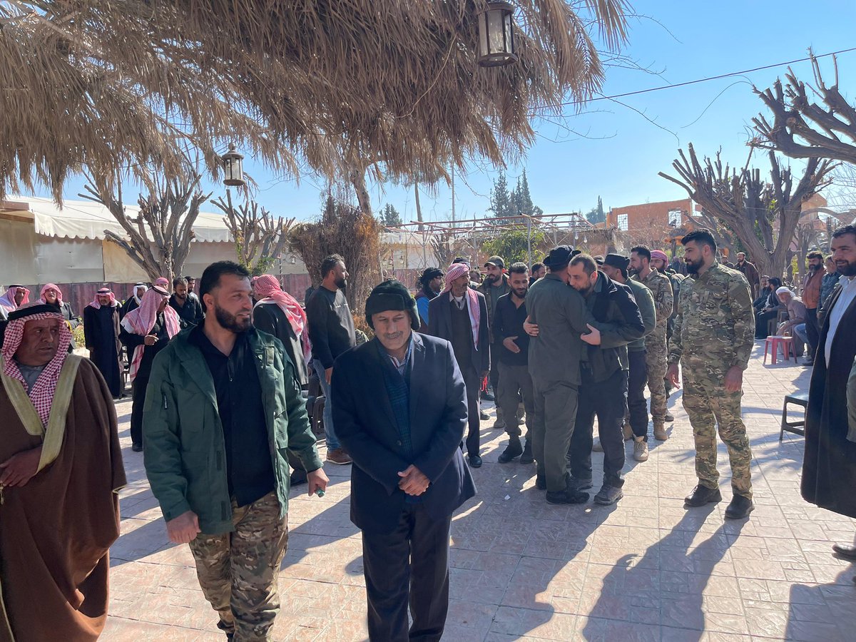 زيارة ودية لاخوتنا واقربائنا في قبيلة حرب وباقي القبائل العربية في ريف دمشق.
سعينا في زيارتنا للتقارب في وجهات النظر خلال المرحلة الحالية لأجل استقرار سوريا وتقدمها في كافة المجالات وللتأكيد على وحدة سوريا ارضا وشعبا بعد تحريرها من رجس النظام الإجرامي البائد.

اتقدم بالشكر لأهلنا