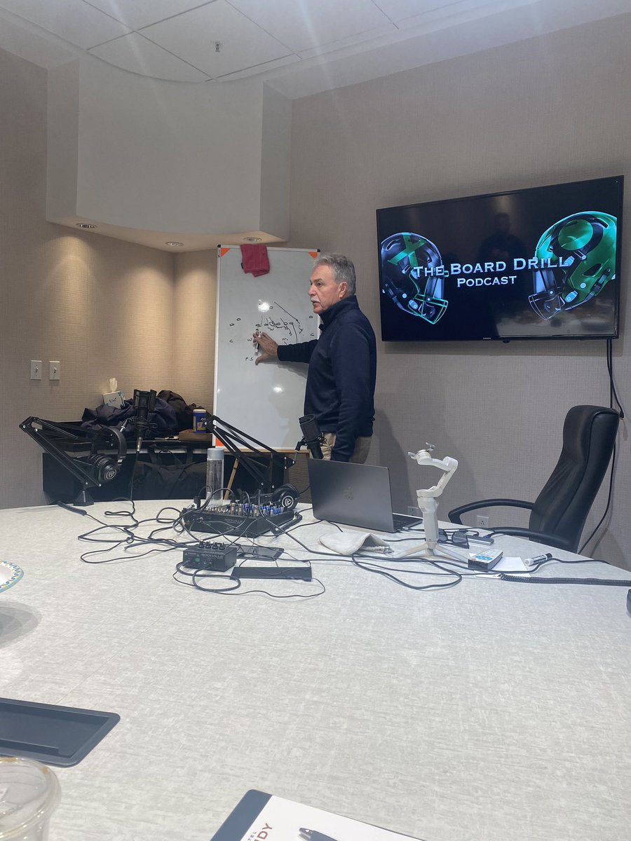 coachPJGibbs's tweet photo. Hanging with @FBCoachDBrown talking pressure and coverage with @boarddrill bringing knowledge back to our dudes @football_csn @JonahDubinski π #DRBLITZ https://t.co/wPC8Hbo58G