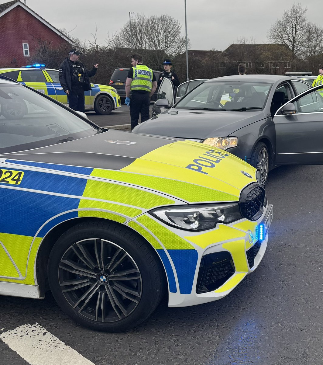 WiltsSpecOps's tweet photo. #RPU working with #ARV and Trowbridge CPT stopped this vehicle after the 4 males on board had just committed a High Value Shoplifting in Warminster. Vehicle located &amp; stopped in Melksham, all goods recovered and 4 off to custody #Arrested https://t.co/nSrr9lVJPQ