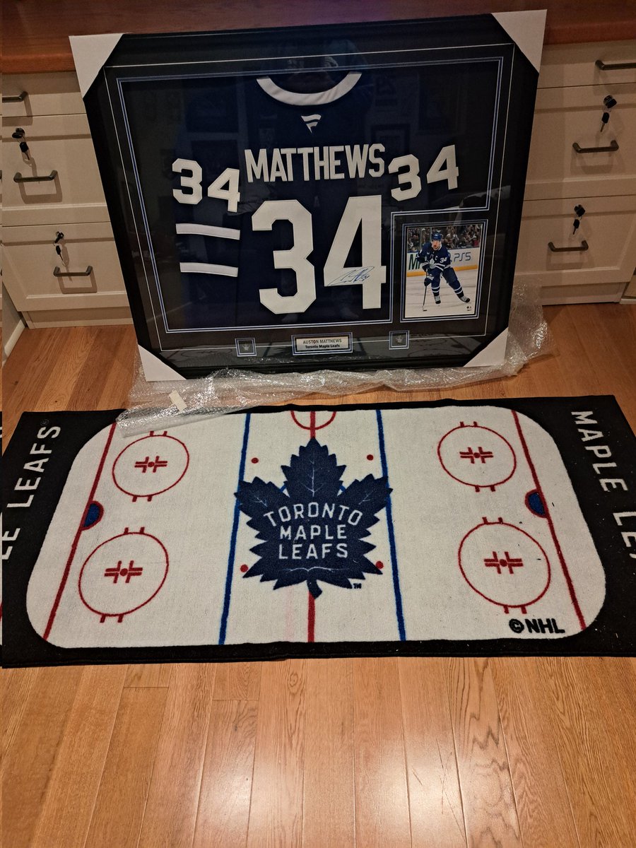 Rustyb70's tweet image. Christmas present beautifully framed by @FrameworthSport and ready to go up on the wall!