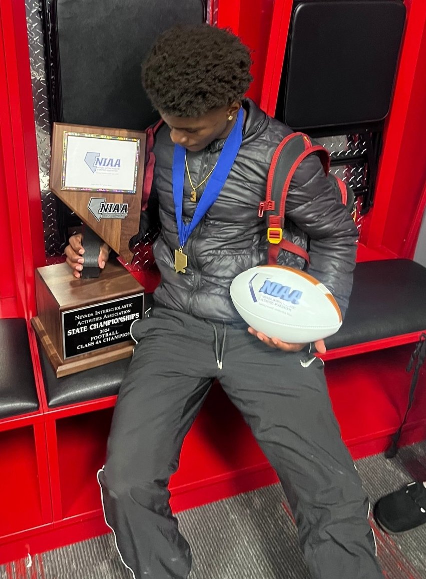 Mojavefootball1's tweet photo. Player Showcase
S'marion Coleman @SmarionC09 
C/O '27
3-Sport Student-Athlete
FB-Bball-Track
3.7 GPA 
FB 2-Year WR Varsity Starter 
2023 1st Team 4A All League KR/ATH
2024 1st Team 4A All League WR

Poised for an ELITE '25 Season! 
ROOTED NOT RECRUITED! 

HIGH MOTOR EVERYTHING! https://t.co/0bwH9rxMXQ