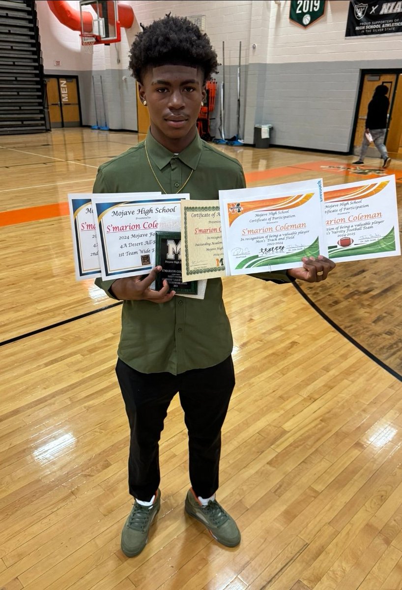 Mojavefootball1's tweet photo. Player Showcase
S'marion Coleman @SmarionC09 
C/O '27
3-Sport Student-Athlete
FB-Bball-Track
3.7 GPA 
FB 2-Year WR Varsity Starter 
2023 1st Team 4A All League KR/ATH
2024 1st Team 4A All League WR

Poised for an ELITE '25 Season! 
ROOTED NOT RECRUITED! 

HIGH MOTOR EVERYTHING! https://t.co/0bwH9rxMXQ