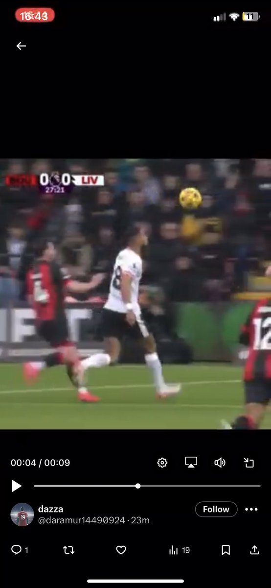 KennoooLFC's tweet photo. @ShirtSquadapp @daramur14490924 @LFCOriginals @rockynico it’s here, and he knocks that back leg into his standing leg. it’s such an unnatural trip that it’s almost impossible to do that to yourself 😂 https://t.co/eYix2udJbZ