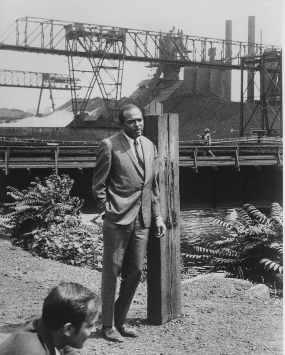 Carl Stokes was the first Black mayor of a major city when elected in 1967.

after the Cuyahoga River fire in 1969, his media blitz raised public awareness—advocacy considered an early example of environmental justice. #BlackHistoryMonth

his story: neorsd.medium.com/sparking-chang…