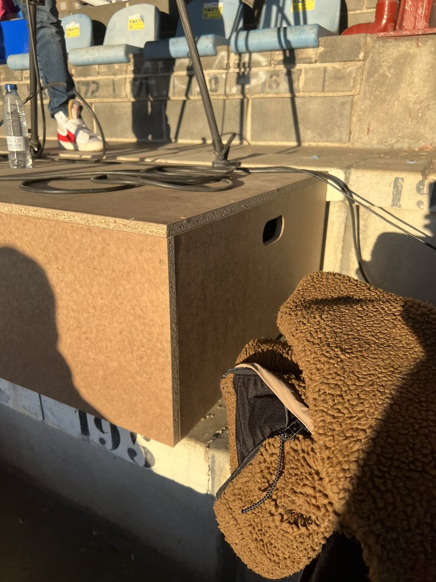 Nunca pongo nada , pero gracias por vender mi asiento del abono para poner la TV  y además no avisar <a href="/CFTalavera/">CF Talavera de la Reina</a> , compras esta mañana unas entradas para estar juntos y no me puedo sentar en mi asiento que no es barato por qué viene la TV?