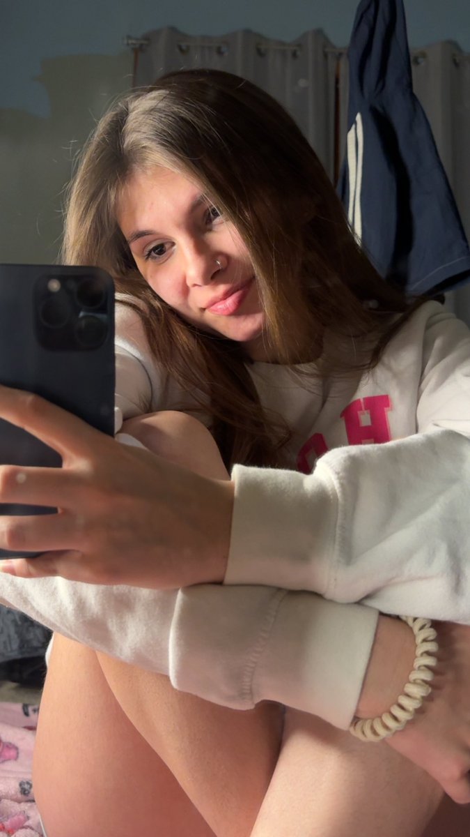 mysteryymachin's tweet photo. i’ll bless ur feeds a little bit. 
#natural #lightmakeup #prettygirl #faith #sfw #lighting #simp4me https://t.co/Yee7AGkboD