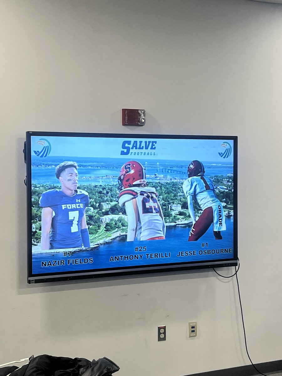 ForceFootballYO's tweet photo. Nazir Fields on his visit to @Salve_Football 
@nazir_fields1 @YonkersSchools @YPS_Athletics @GortonHS @hoopsmbd @KDJmedia1 @SecOneAthletics https://t.co/vDGpKF7rTl