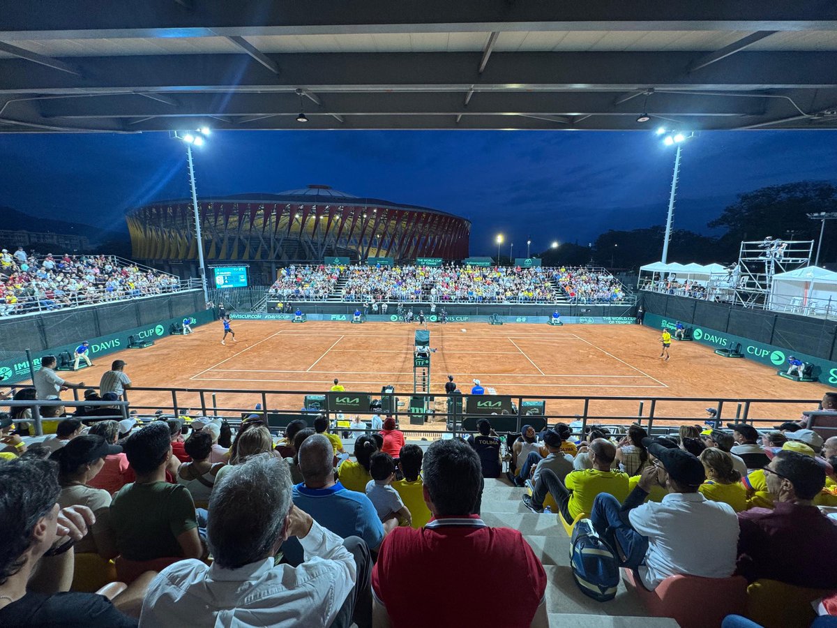 Iniciamos el año como Organizador, como Director y como conductor en Directv de esta primera Copa Davis en Ibague. Todo un espectáculo. Vamos por el triunfo hoy a partir de las 3 pm. ⁦<a href="/OlimpicoCol/">Comité Olímpico COL</a>⁩ , ⁦<a href="/CasaleSports/">Antonio Casale</a>⁩ , ⁦⁦<a href="/DirectvGo/">Directv Go</a>⁩ , ⁦<a href="/fedecoltenis/">Fedecoltenis</a>⁩