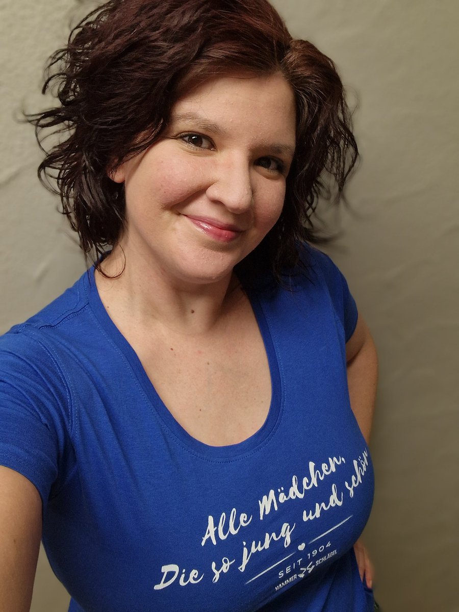 Ich wollte hier draußen bleiben, aber für die gute Sache bin ich mal kurz da! 💙 <a href="/HammerSchlaegel/">Hammer und Schlägel</a> <a href="/nikfsninety8/">Punkrock-Nik</a>