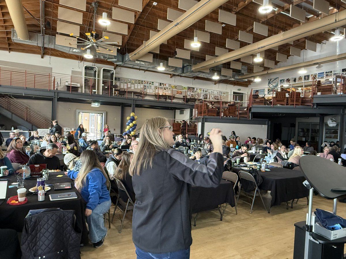 Our amazing Sheri leading the learning this morning! <a href="/KCSOS/">KCSOS</a> <a href="/CaEduTogether/">Ca Educators Together</a> <a href="/hthgse/">HTH GSE</a>