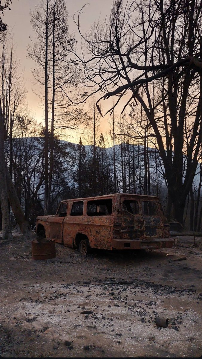 ampireynoso32's tweet photo. Se esta quemando nuestro bosque nativo y no solo les alcanza con eso sino que todos los días hay más focos intencionales.
DEJEN DE QUEMAR LA PATAGONIA, todos los años pasa lo mismo, pero este fue mucho peor.
Se necesitan donaciones de todo tipo, desde ropa, hasta comida + https://t.co/tWRTSUpA2w