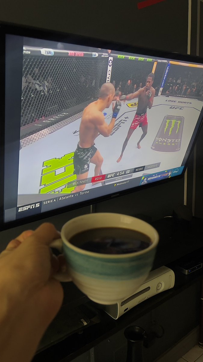 KenroRojas's tweet photo. @gastonreyno Tonga saludos desde Costa Rica, acá estamos viendo la UFC acompañado de un buen café! https://t.co/Kl3iMDmX1g