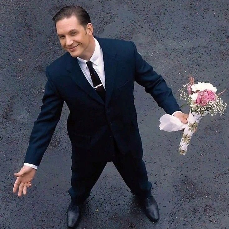 raygetsmillions's tweet image. Me looking at my sol before swapping it onto some buttsex coin