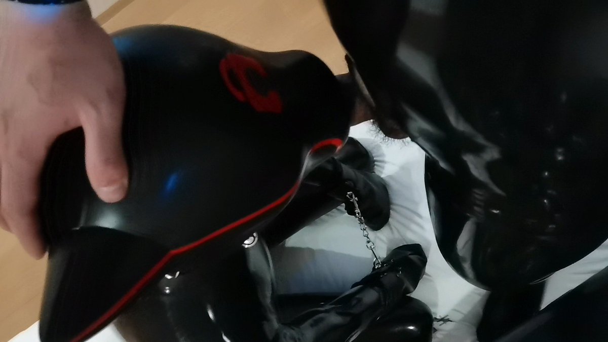 DarkSpidermen's tweet photo. 两只好奇🐶🐶玩胶 https://t.co/diVrZBUOPh