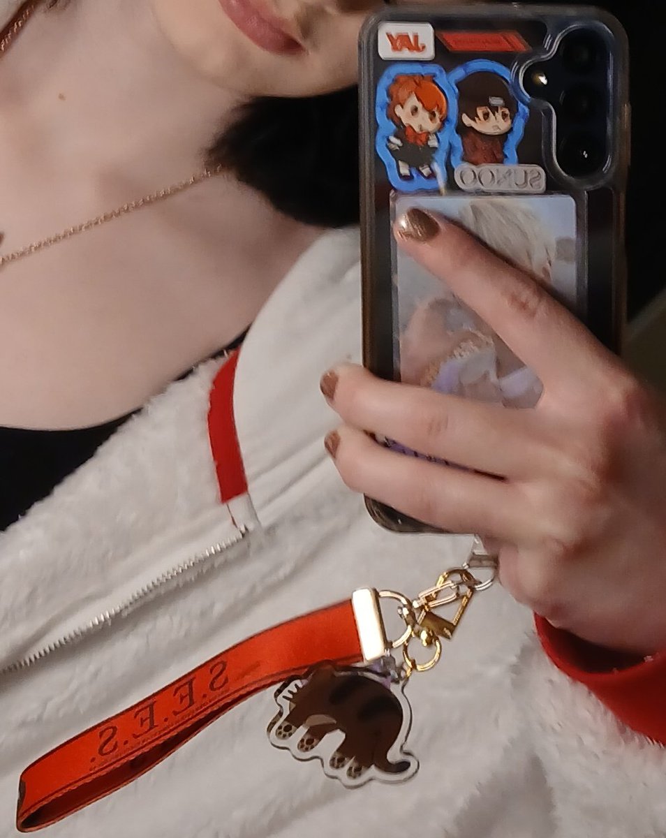 nnav1lleraa's tweet photo. guys I do not play abt shinham I've had these Shinji and kotone stickers on my phone for over a year (kind of)(I got a new phone and moved them onto this one) (also the sees wrist strap <333) https://t.co/6pL5CnulBs