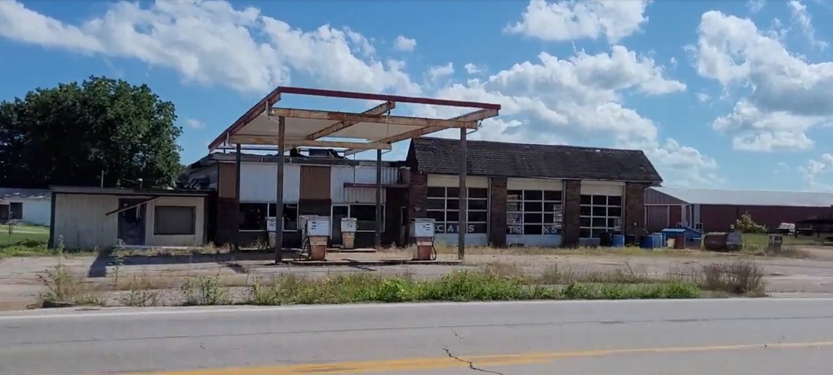 This is what my entirely republican district looks like, in my entirely republican state.
#Missouri
Everything crumbling.
Store fronts empty.
And even the few millionaires who build crazy big homes here, they leave them within a year because the desolation is too much to bear