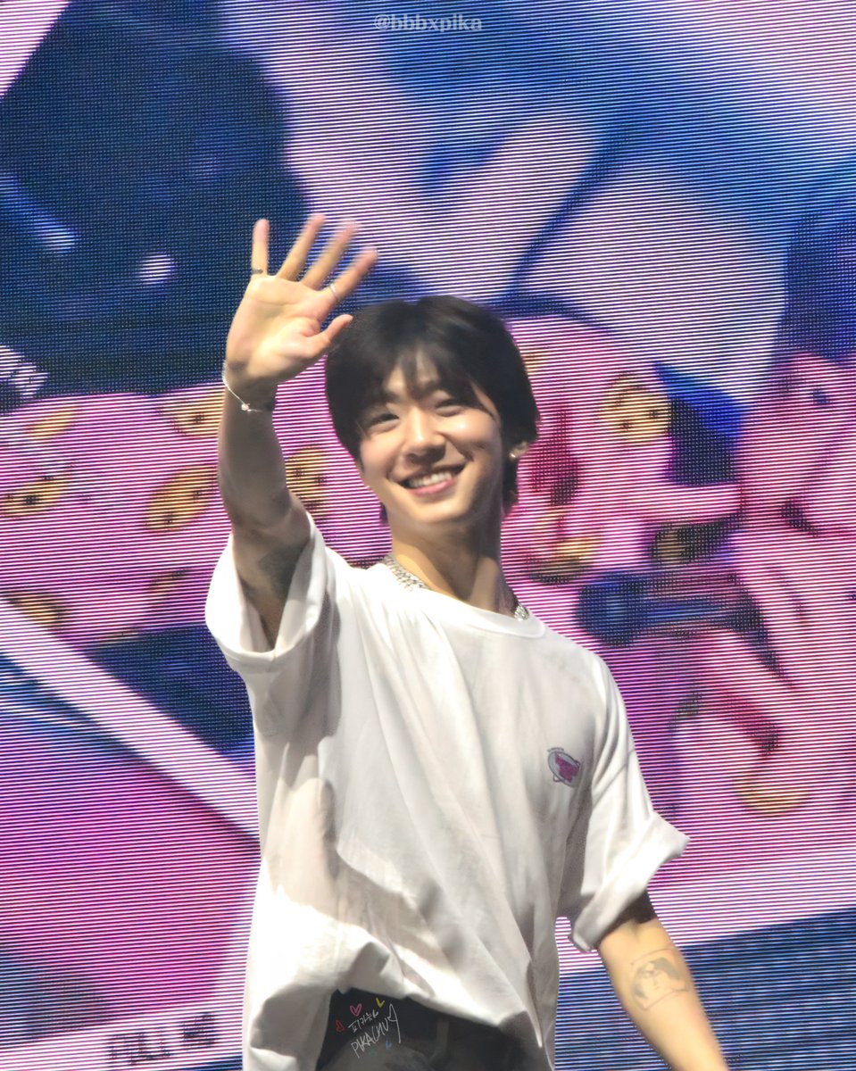 bbbxpika's tweet photo. 250126 Farewell Earth Concert in Taipei

🫶🏻

🚫please don’t remove my logo

#방용국 #bangyongguk #方容國
#BAP #비에이피
#커튼콜 #FAREWELLEARTH https://t.co/2uQiDppVeI