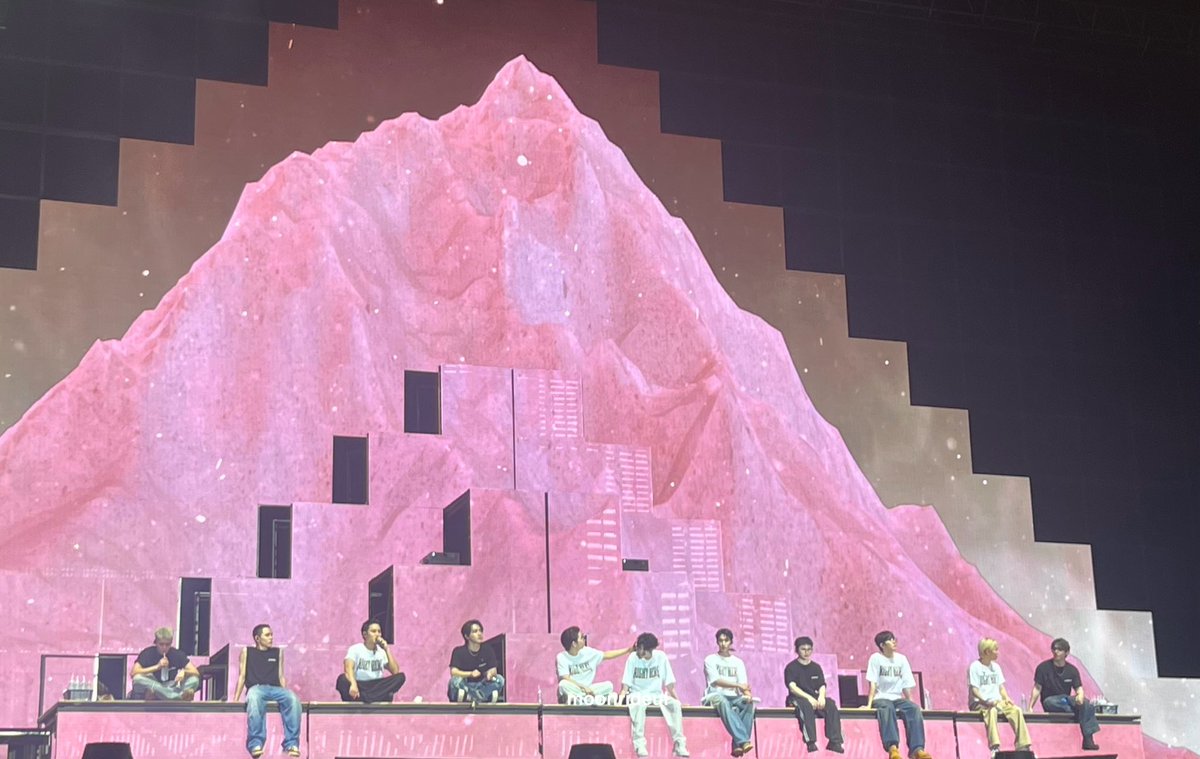 moonrideul's tweet photo. 250118 17RH ♡ first time to experience soundcheck, and we got ima live! the huihui in me still hoped that jun was also “right here.” maybe it’s the bittersweet part of it.

still, svt concerts are always worthwhile. ily for life, sebong! 🩷🩵

#SEVENTEEN_RIGHT_HERE_IN_BULACAN https://t.co/Xbzvo8X6xj