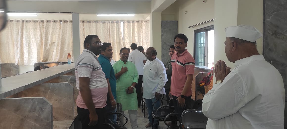 KishorShitole8's tweet image. वाळूज महानगर फेज 1 मध्ये ओमकार खोसे यांच्या स्टडी पार्क अभ्यासिका आणि जॅपनीज भाषा क्लासेसचे उद्घाटन करण्यात आले. यावेळी उद्योजक श्री.अंबादास मेटे, शिवसेना तालुका अध्यक्ष श्री. भोंडवे साहेब, तालुका उपाध्यक्ष श्री. विष्णू जाधव, मुख्याध्यापक 
#waluj #वाळूज #अभ्यासिका #learnjapanese