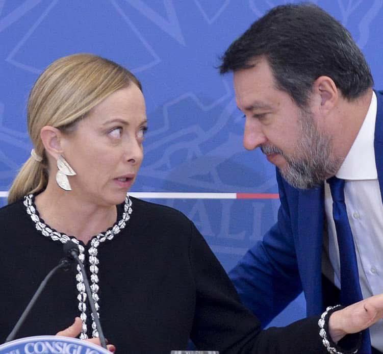 Il Grande Inganno di Meloni e Salvini

Il grande inganno è far credere che il problema dell’Italia siano i migranti, mentre le vere emergenze restano l’evasione fiscale, la corruzione, le mafie, la bassa scolarizzazione, la malasanità, il nepotismo, la disoccupazione, il