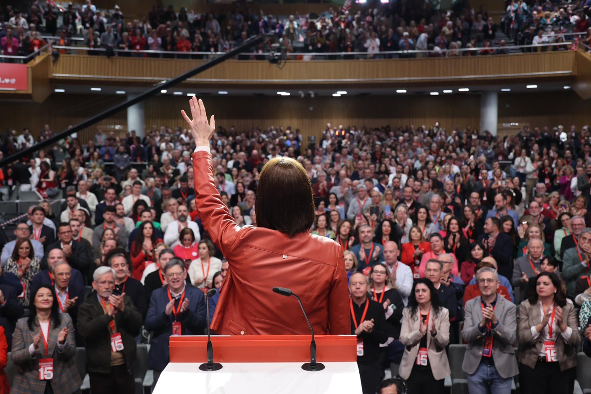 DianaMorantR's tweet photo. Gràcies companys i companyes.

És un orgull ser la secretària general dels socialistes valencians per a junts treballar per a recuperar la dignitat i l'esperança del poble valencià.

Tornarem més forts que mai. https://t.co/PMlyGgxze5