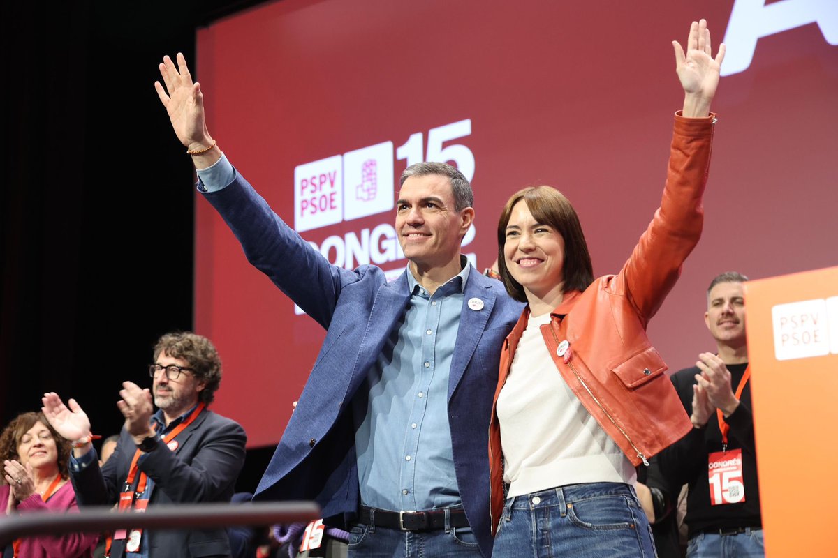 DianaMorantR's tweet photo. Gràcies companys i companyes.

És un orgull ser la secretària general dels socialistes valencians per a junts treballar per a recuperar la dignitat i l'esperança del poble valencià.

Tornarem més forts que mai. https://t.co/PMlyGgxze5
