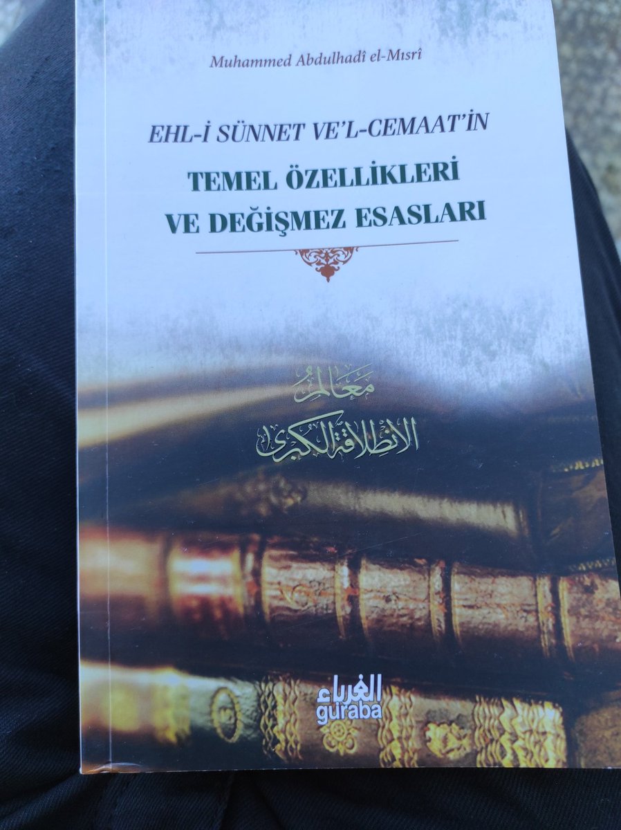 muzmahiil's tweet photo. Ya Rabbim sen bu kitabın içindeki faydalı şeyleri fehmetmemi zararlı ve malayani bilgileri unutmayı nasip et. 
Bismillahirrahmanirrahim https://t.co/IFAhbC1xjJ