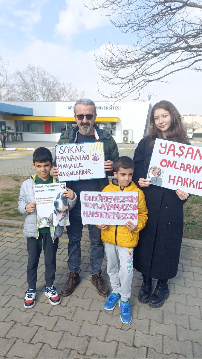 Bugün, 2 gün önce Gebze Teknik Üniversitesi’nde gerçekleşen ve vicdanları derinden sarsan, bir olay nedeniyle toplandık. Köfte ve diğer canlarımız için kanlı yasanın iptalini bir kez daha vurguladık.  Bu kanlı yasa ve zihniyet değişmediği sürece kurtuluş yok!
#AymYasayıİptalEt