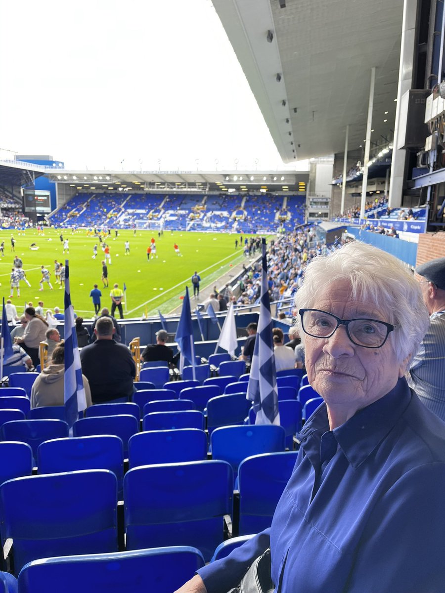 ste1warner's tweet image. COYB💙 Making the most of our last few Goodison games. #EFCMatchday