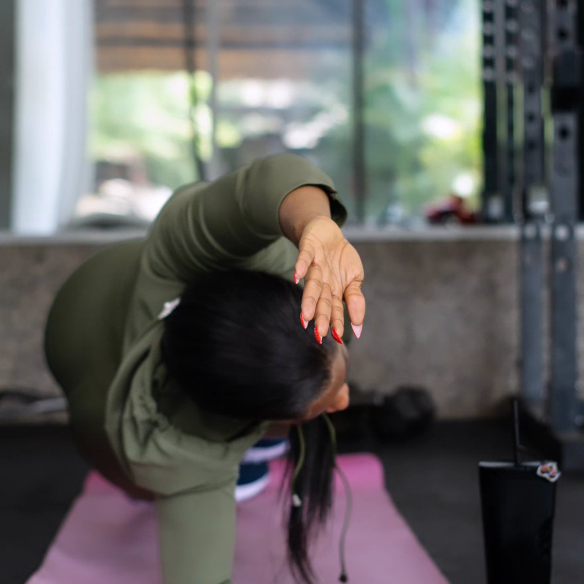 SuccessfulsuX's tweet photo. Yoga takes you into the present moment. The only place where life exists.
Guess the little reminder that you should go to the gym today https://t.co/hJGMm00FTO