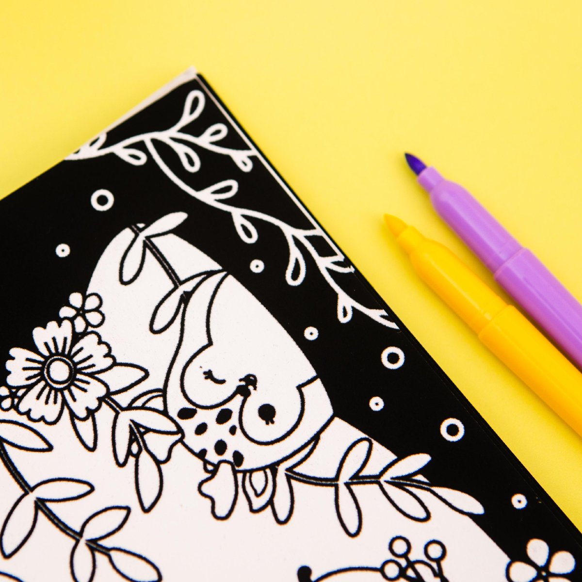 Velvet Colouring: Squishmallows! 🎨✨ 8 pages of velvet art plus 20 more to colour! Featuring all your favourite official Squishmallows characters and 3 pretty pastel markers.

⭐amazon.co.uk/Bookoli-Origin…

#Squishmallows #Colouring