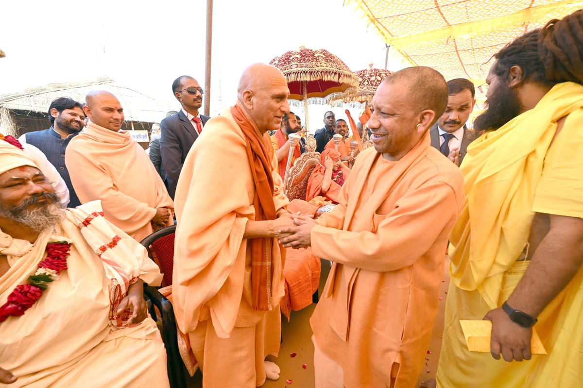 myogiadityanath's tweet image. महाकुम्भ-2025, प्रयागराज में आज तुलसी पीठाधीश्वर पूज्य जगद्गुरु रामानंदाचार्य स्वामी रामभद्राचार्य जी महाराज, जूना पीठाधीश्वर, पूज्य आचार्य महामंडलेश्वर श्री अवधेशानन्द गिरि जी महाराज एवं पूज्य संत गण व धर्माचार्यों का आत्मीय सान्निध्य प्राप्त हुआ।