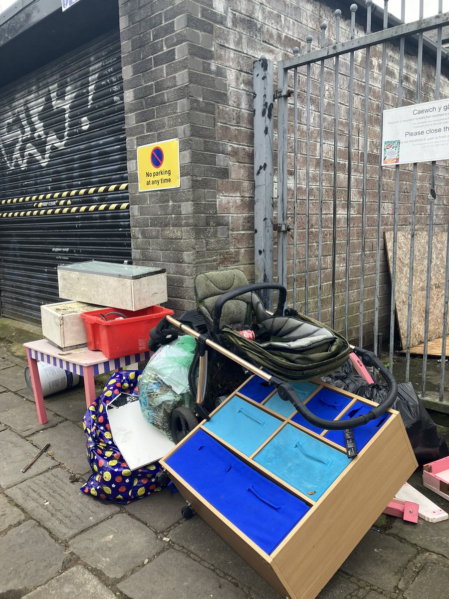 Durham St fly tipping hotspot, more added every day this week. Please remove ASAP <a href="/cardiffcouncil/">Cardiff Council</a> it’s embarrassing &amp; soul destroying to live here, a health hazard too.
I have reported on the app before you ask #QuickQueryCDF #Grangetown #Cardiff 

<a href="/GrangetownLAB/">Grangetown Labour</a> <a href="/TidyGrangetown/">Keep Grangetown Tidy</a>