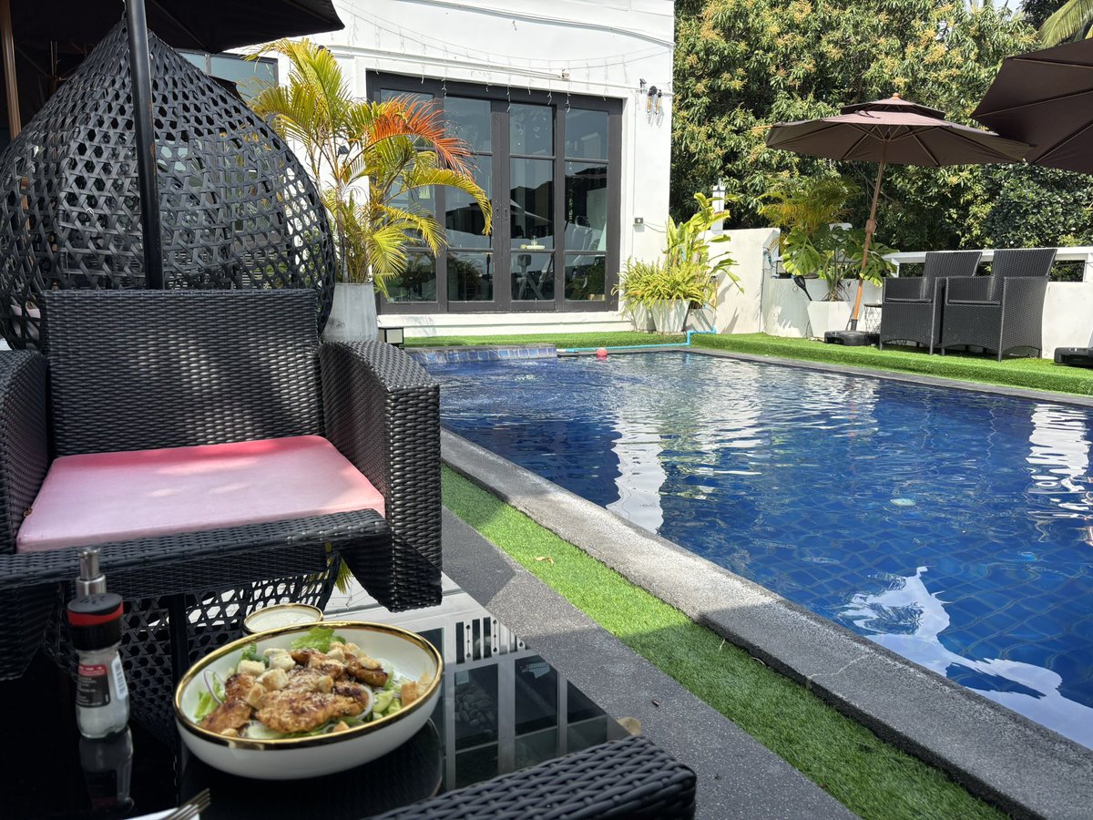 Hustle Coworking space in Koh Phangan 🤩 working from here all week was all good vibes.