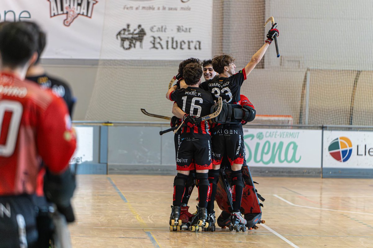 🔥 <a href="/FCBhoquei/">Barça Hoquei</a> i <a href="/phcsantcugat/">Solideo Patí Hoquei Club Sant Cugat</a> disputaran la final de la Copa Generalitat Masculina! 

👉 Els blaugranes s'han imposat a <a href="/hc_castellar/">Hoquei Club Castellar</a> (1-6), mentre que els vallesans aconseguien vèncer al <a href="/cpbelllloc/">Club Patí Bell-lloc</a> (3-1). 

⚔️ La final serà demà, diumenge 2 de febrer, a les 16h de la tarda.