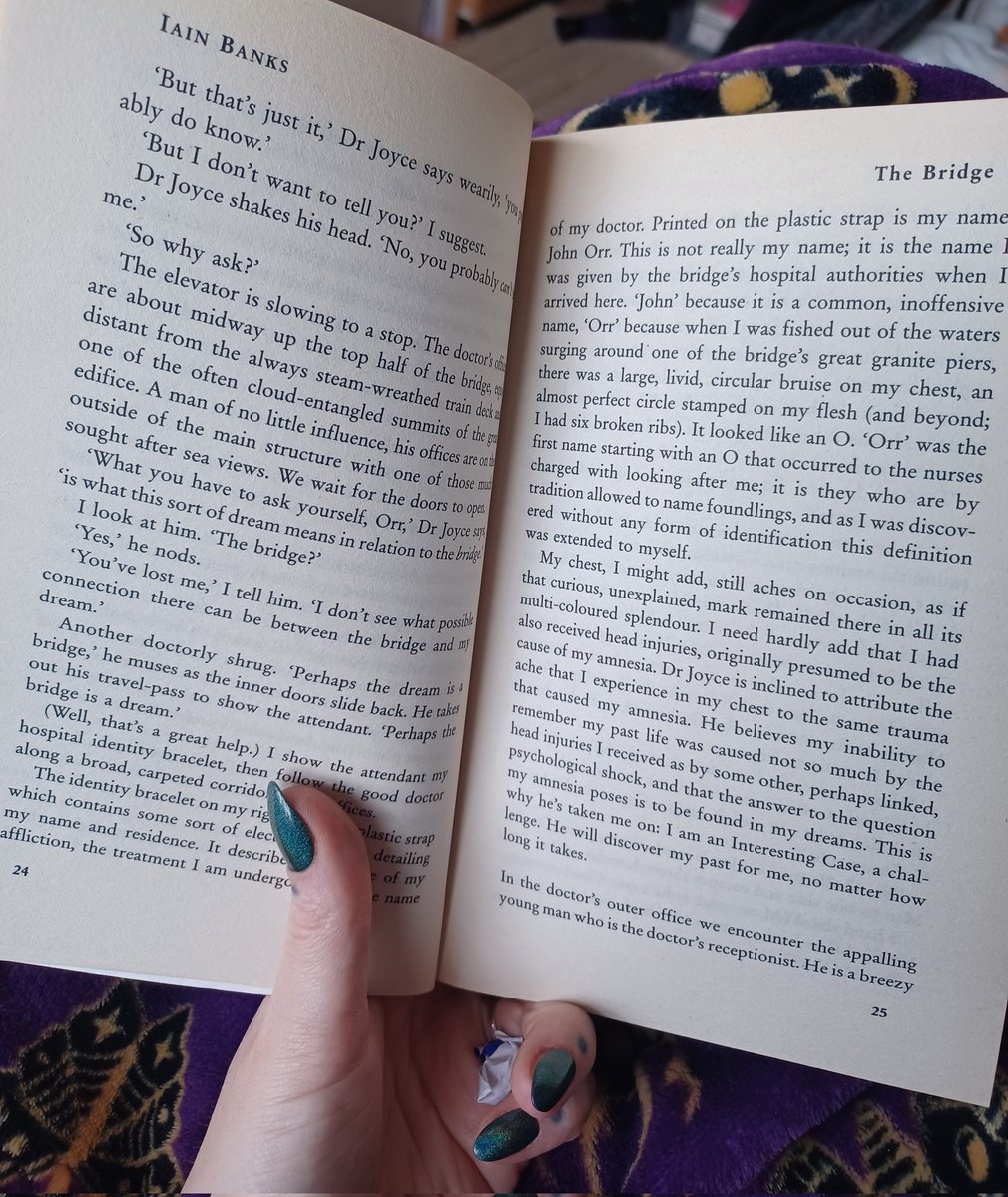 _beautifuldirt's tweet image. Trying to read but Indi has other ideas 😂📚😸 #booktwt #nowreading #iainbanks #sphynxcat #猫
#スフィンクス猫 #CatsLover #CatsOnTwitter