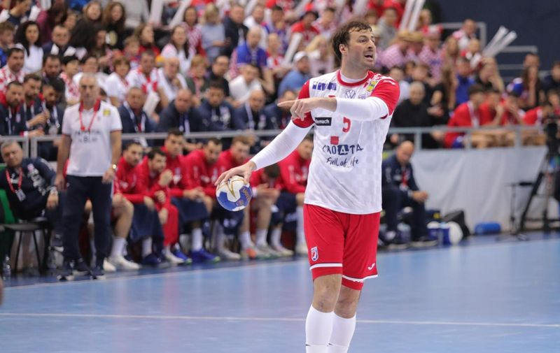Hen_Livgot's tweet photo. 🚨 DUVNJAK'S LAST DANCE! 🚨
Domagoj Duvnjak will play his final game for Croatia in the World Championship final vs Denmark! 🏆🔥 "I'm beyond grateful, couldn't ask for a better ending. I’ll enjoy every second of these last 60 minutes." 🇭🇷
#Handball #Duvnjak #WCFinal https://t.co/9N0mDn73mY