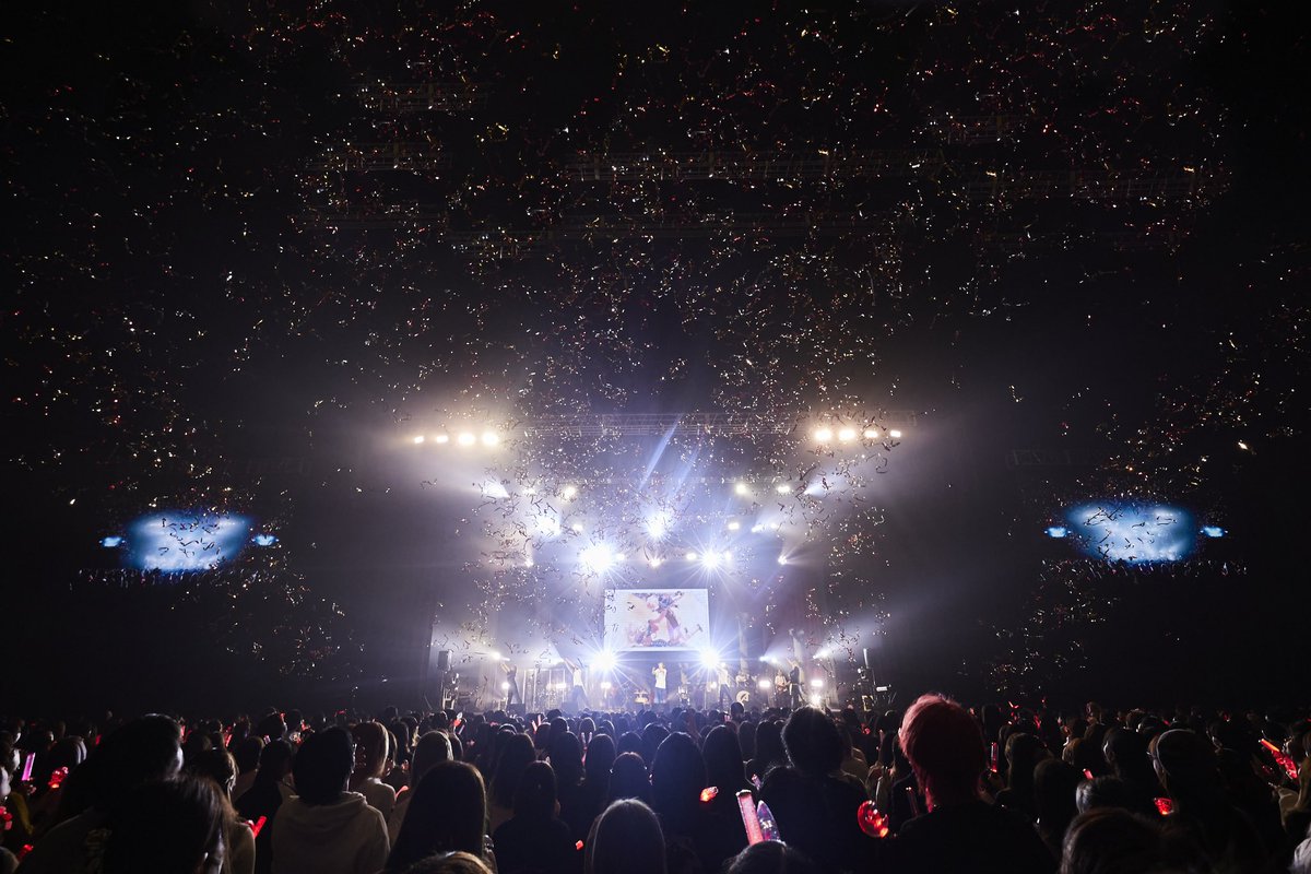 天月冬ツアー「ラスト・フレグランス」in東京ガーデンシアター

無事大団円にて終了！進化と想いの丈を届けることができたツアーだったと思う！！！あなたの声と景色が僕の全てを彩ってくれました。

全力でやりきったぞおおおおおお
ゲストのセンラさん、超学生くん、智久も本当にありがとう！