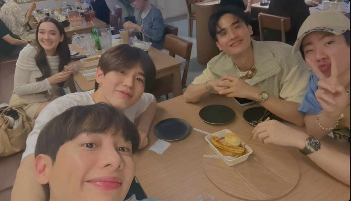 _skylu_'s tweet photo. 4 amores 💚
#OGTN #OffGun #TayNew https://t.co/n52cqTNcm4