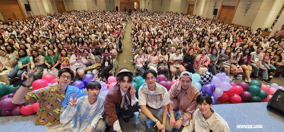 newwieeland_FC's tweet photo. #32ndNewwieeBDWonderland
#Newwiee 🎂🥳🎉🎈🎁🎊
ขอขอบคุณ 
@Tawan_V @off_tumcial @AtthaphanP @jnnrrs @domedingdong 
ที่มาร่วมเป็นเกสต์สุดพิเศษ
ให้นิวในวันนี้นะครับ 🙇🏻‍♂️✨️

#Tawan_V #OffJumpol #GunAtthaphan #Juniorrs https://t.co/Fy905dvQwy
