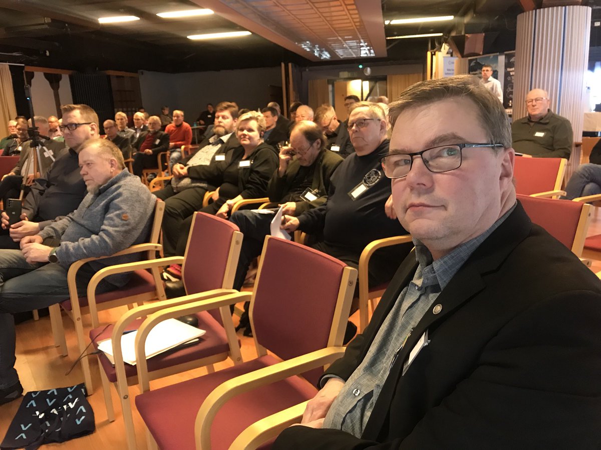 14. Valtakunnalliset vesiosuuskuntapäivät Kajaanissa. Vesihuoltolain uudistus tuo osaamisvaateita. Osuuskuntien yhteistyöllä saadaan parviälyä, sanoi pj Vesa Arvonen. YK:n osuustoimintavuosi 2025 kannustaa. Samoin asiakasomisteisten vesiosuuskuntien saama tunnustus hallitukselta.