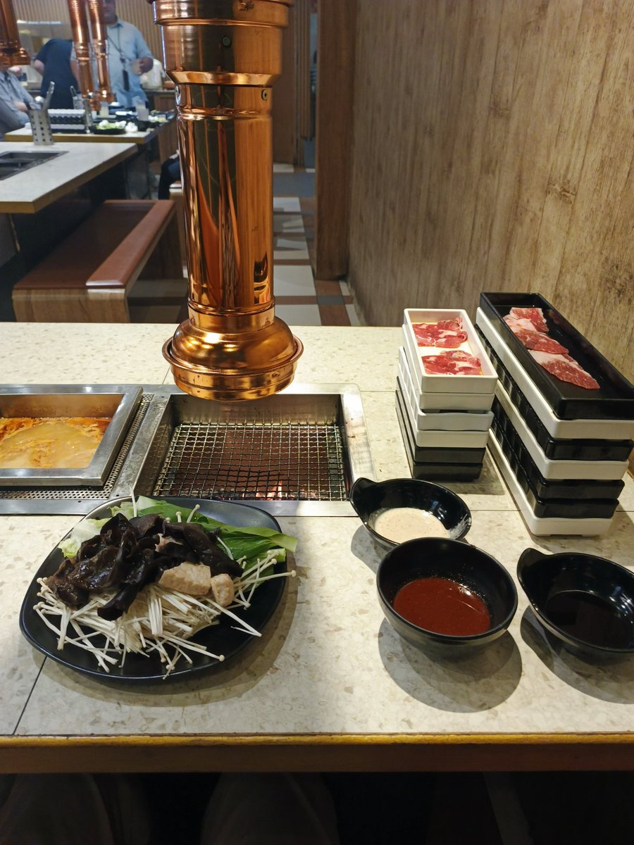 Uqhievoltury's tweet image. Terwujudkan juga makan AYCE di tempat ini meski ga kalap seperti biasanya... #hattori