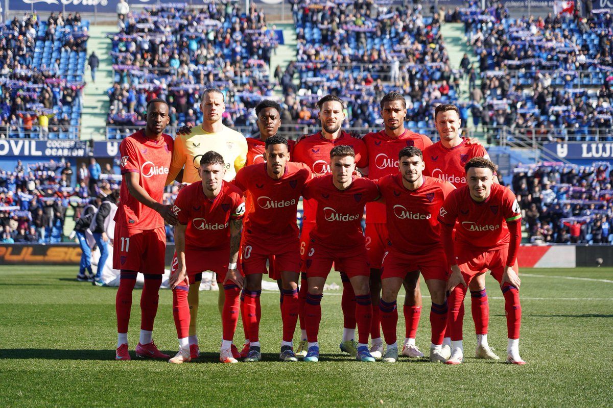 SevillaFC's tweet photo. ℹ️ Hoy portamos brazalete verde para concienciar en la lucha contra el cáncer.

📅 El próximo 4 de febrero se celebra a nivel mundial el Día contra el Cáncer.

#GetafeSevillaFC https://t.co/poHe1TELIw