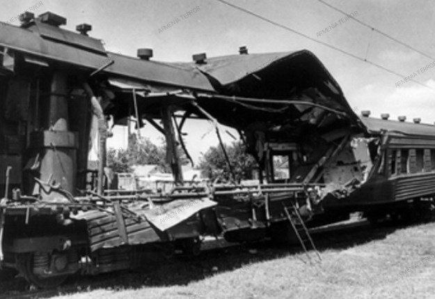 On February 1, 1994, the Kislovodsk-Baku passenger train was blown up by armenian🇦🇲 terrorists at Baku station (Baku, Azerbaijan🇦🇿) killing 3 people and injuring more than 20.
#StopArmenianTerorism #StopTerrorism 
#DontBelieveArmenia