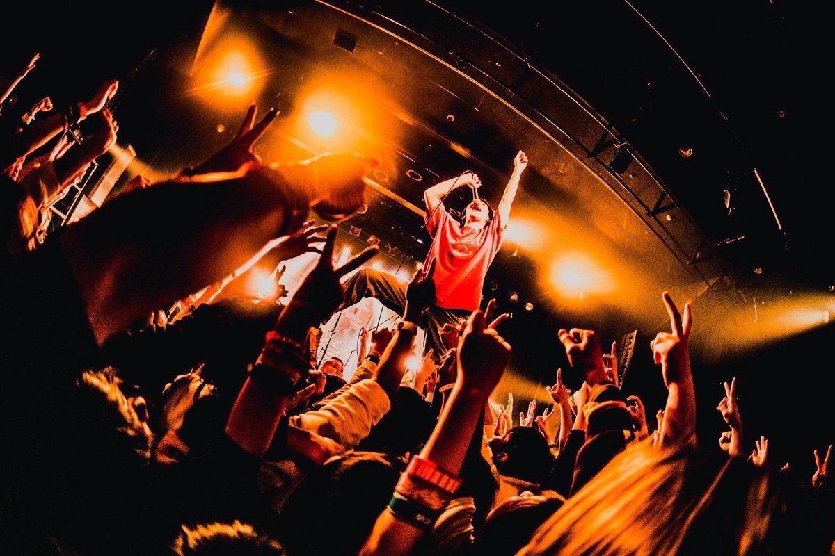 2YOU_MAGAZINE's tweet photo. 【でらロック速レポ】
プッシュプルポット 

いつかのでらロック、かき鳴らした小さなライブハウス。夢を見続け辿り着いたダイアモンドホール大トリ。彼らが歌う理由のひとつがここにあって、そこには笑顔が溢れているのです。僕らはここで生きている。ねえ今、思いっきり叫びたい気分。

#でらロック https://t.co/jpMdRrx1JT