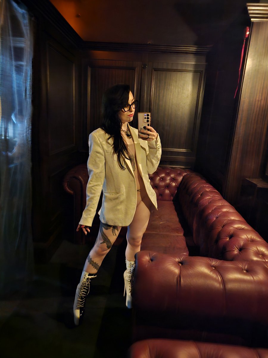 Ophelia🌙👾 That girl with the alien tattoo 💜 tweet media